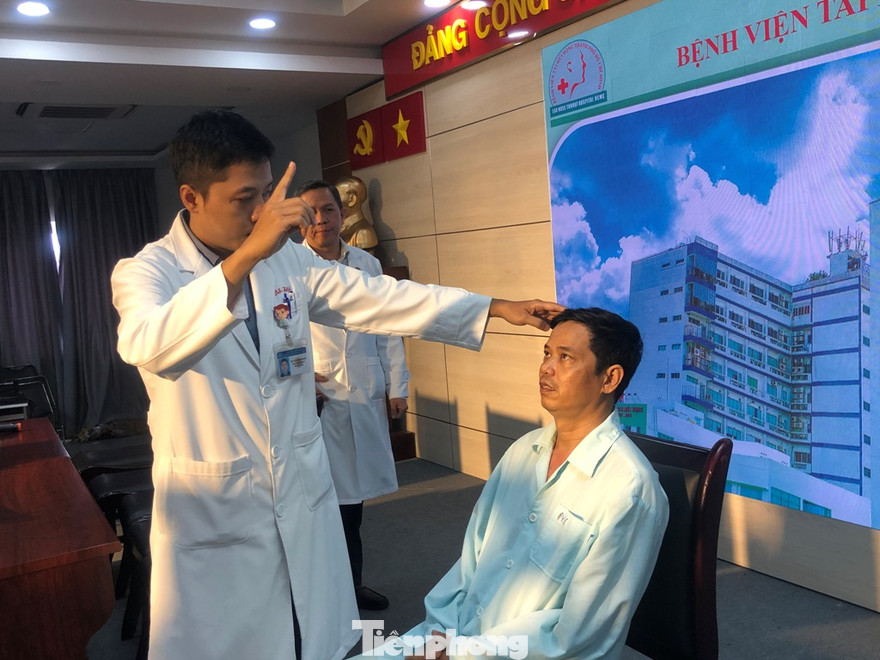 Bệnh nhân từ chỗ suýt mù lòa giờ đã nhìn thấy 10/10