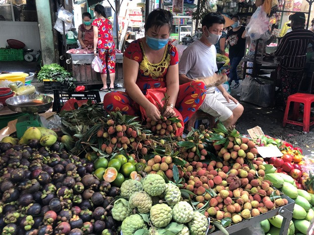 Vải đầu mùa, vừa ‘chào sân’ đã rớt giá
