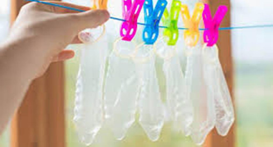 Nguy cơ mắc nhiều bệnh khi tái sử dụng bao cao su
