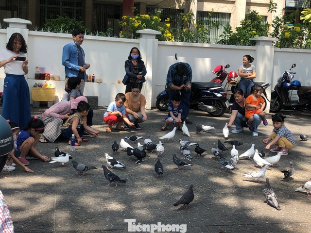 Người Sài Gòn thư giãn cuối tuần sau thời gian 'cách ly xã hội'