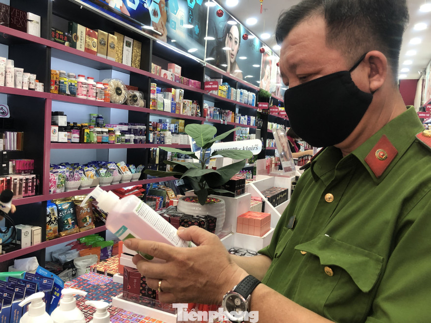 Cơ quan chức năng kiểm tra chuỗi cửa hàng mỹ phẩm lớn tại TPHCM