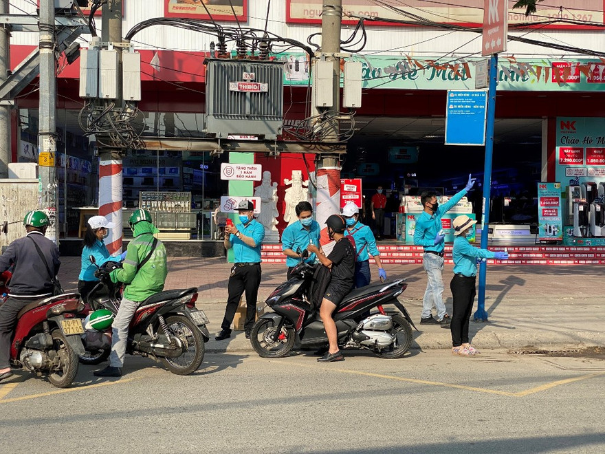 Nước rửa tay nhanh được tặng miễn phí ở Sài Gòn