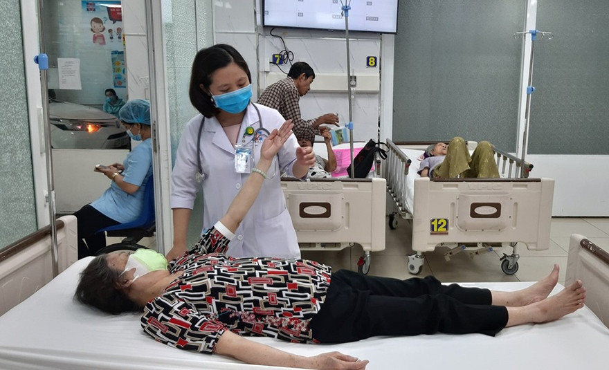 Chăm sóc bệnh nhân đột quỵ tại BV Nguyễn Tri Phương (ảnh: BVCC)