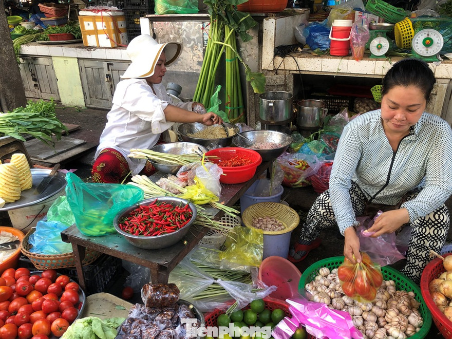 Rau xanh lợi dụng mấy ngày nghỉ tết "nhảy giá"