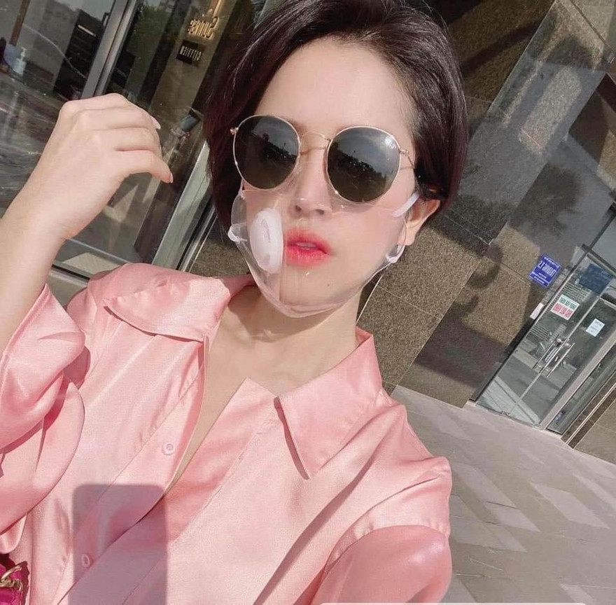 Khẩu trang trong suốt ăn theo COVID-19 gây sốt giới trẻ