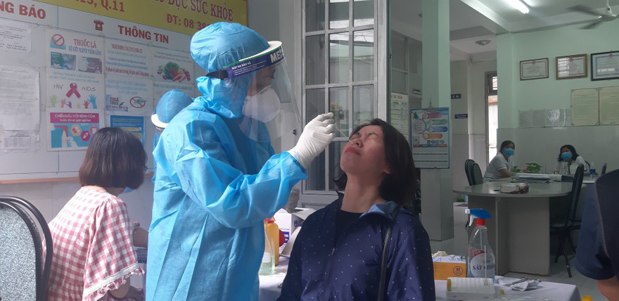 Xét nghiệm COVID-19 (ảnh: HCDC)