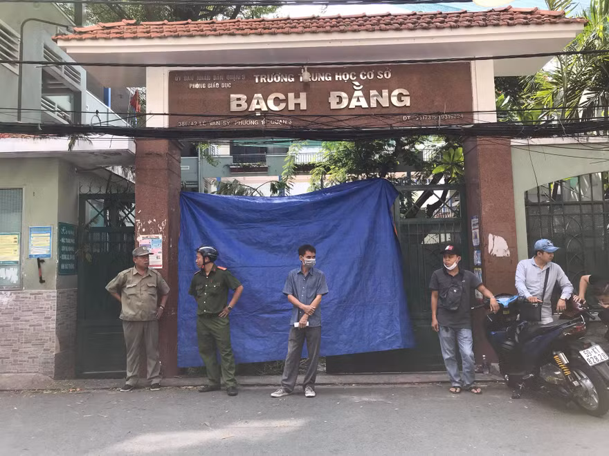 Hiện trường xảy ra vụ tai nạn được phong tỏa