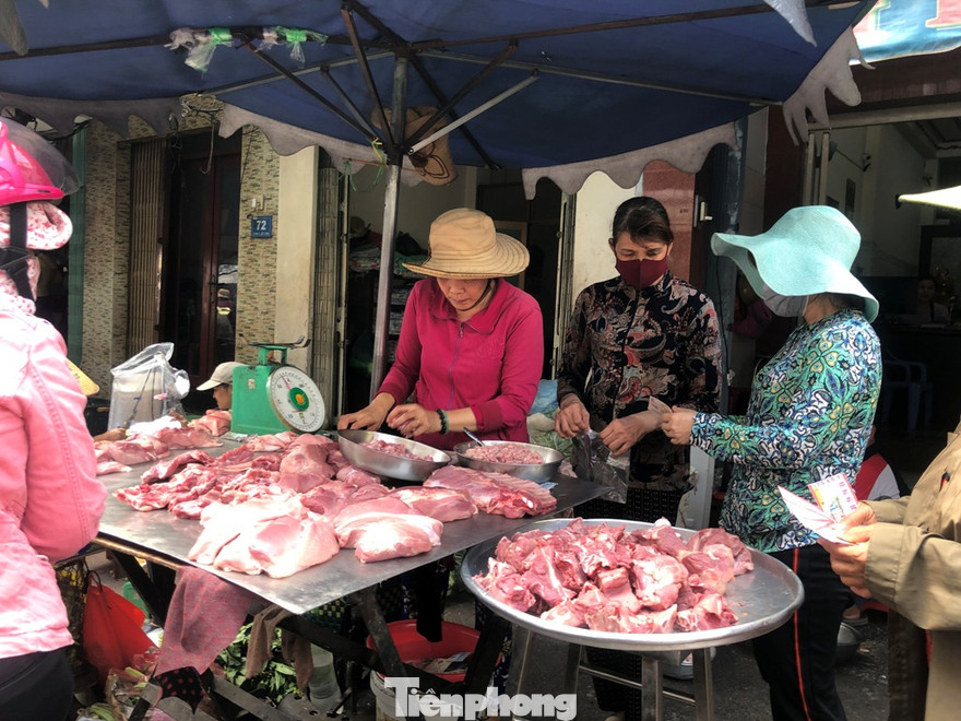 Giá thịt heo chợ lẻ vẫn đứng ở ngưỡng cao