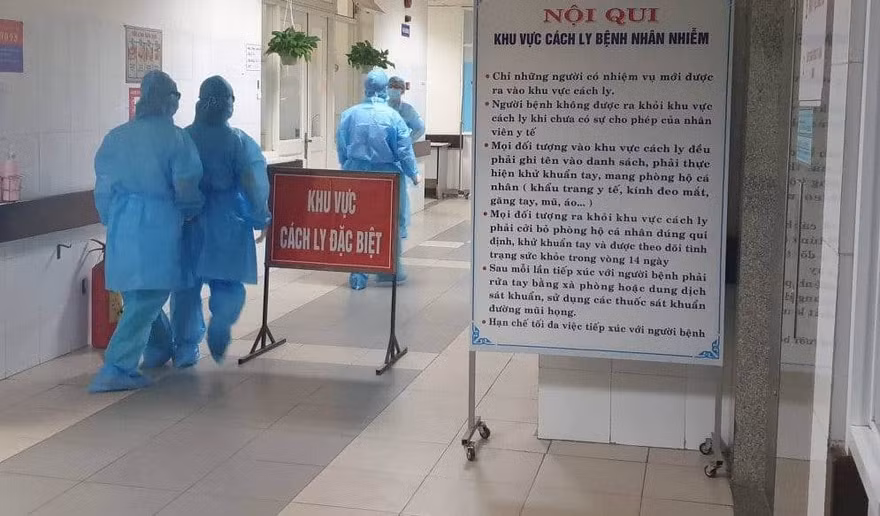 Bệnh viện tăng cường giám sát COVID-19 (ảnh: HCDC)
