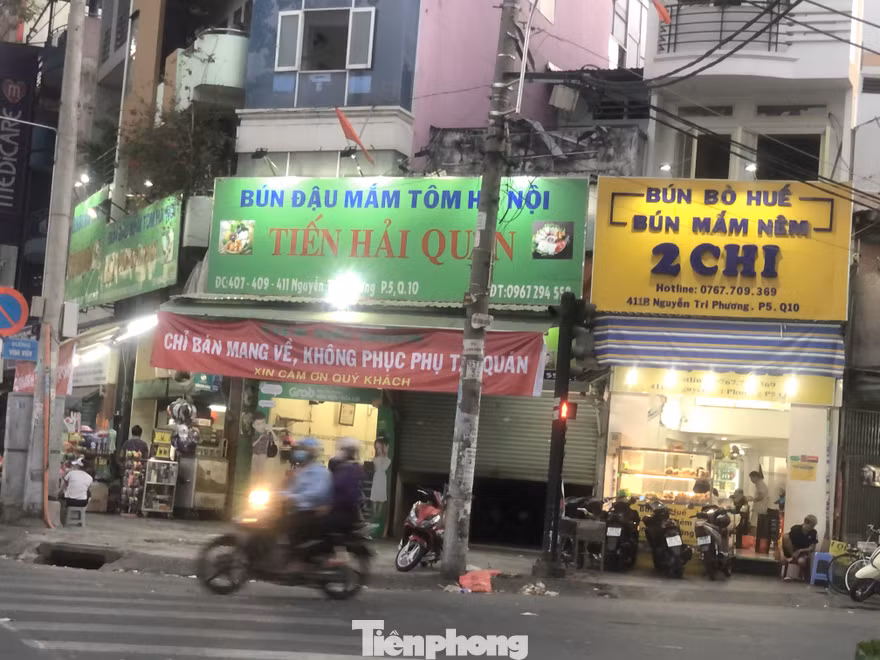 Hàng quán chuyển qua mô hình "take away" (mang đi)
