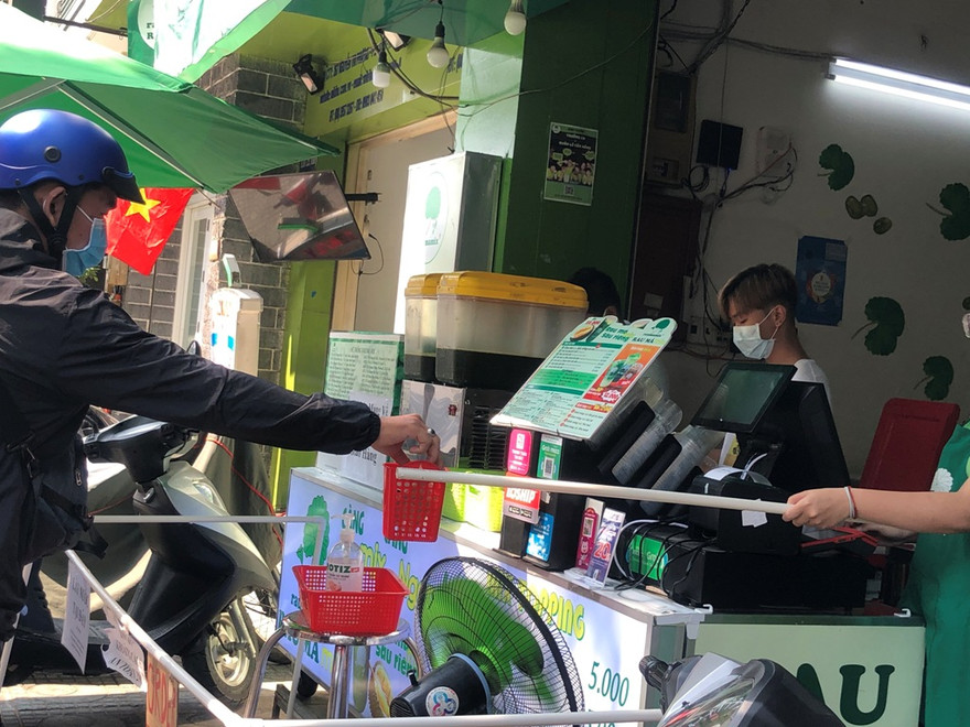 Mọi giao dịch được thực hiện qua một cây gậy