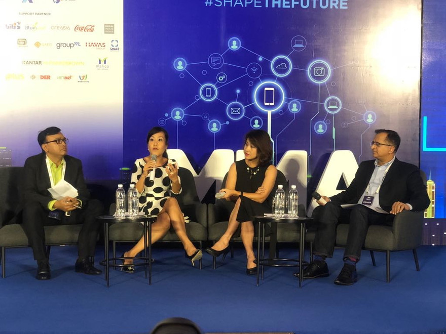 Lãnh đạo các doanh nghiệp hàng đầu về công nghệ trao đổi tại hội nghị CEO & CMO