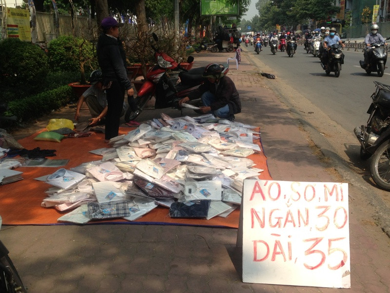 Thời trang giá bèo xuống phố