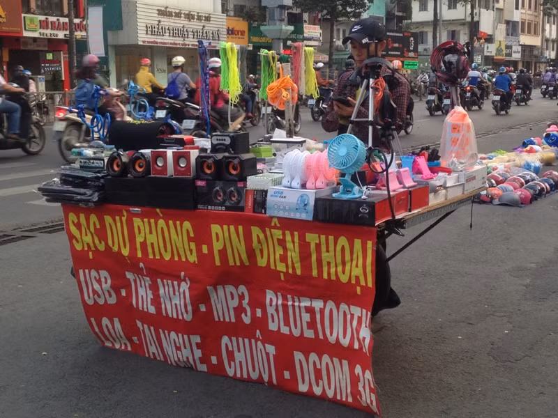 Pin sạc dự phòng giá bèo bán vỉa he