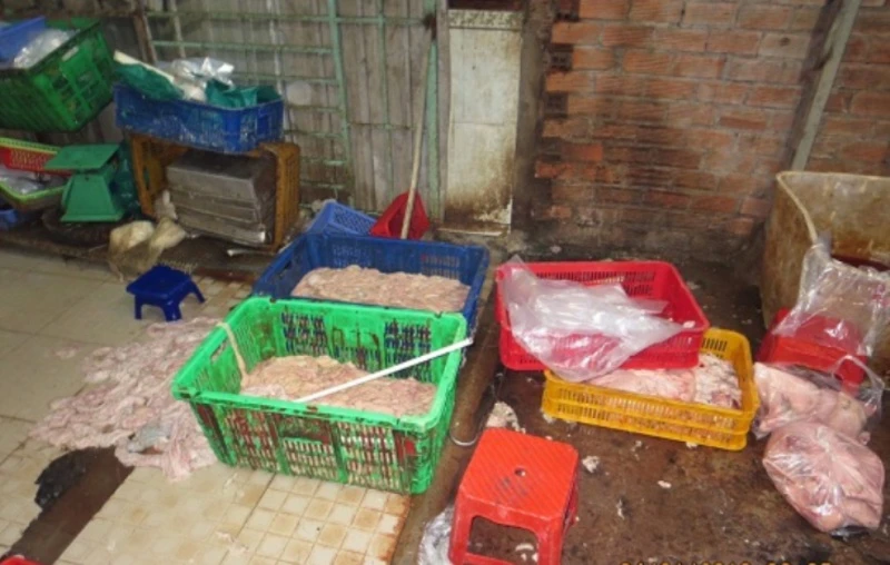 Lòng heo được dùng oxy già tẩy trắng phau