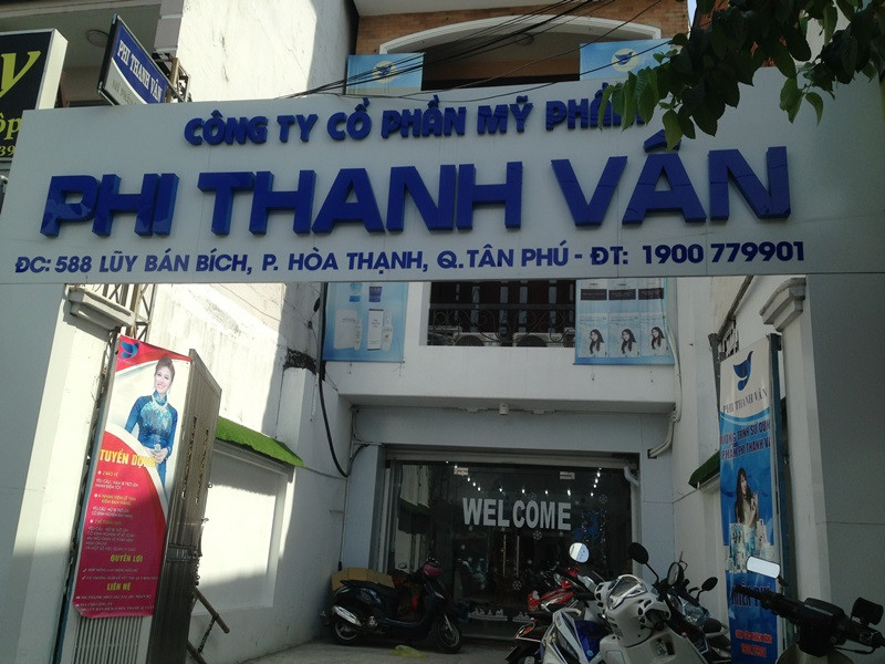 Trưa ngày 2/1, công ty cô phần mỹ phẩm Phi Thanh Vân vẫn mở cửa hoạt động bình thường