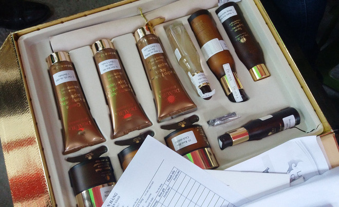 Bộ mỹ phẩm Deaura trị giá 43 triệu đồng