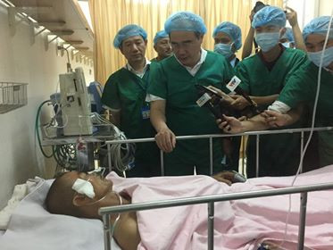 Bí thư Nguyễn Thiện Nhân thăm "hiệp sĩ" Trần Văn Hoàng