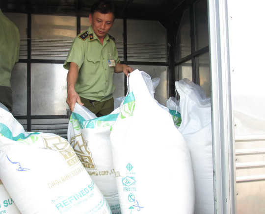 QLTT TPHCM kiểm tra các cửa hàng kinh doanh đường thì 100% đều vi phạm