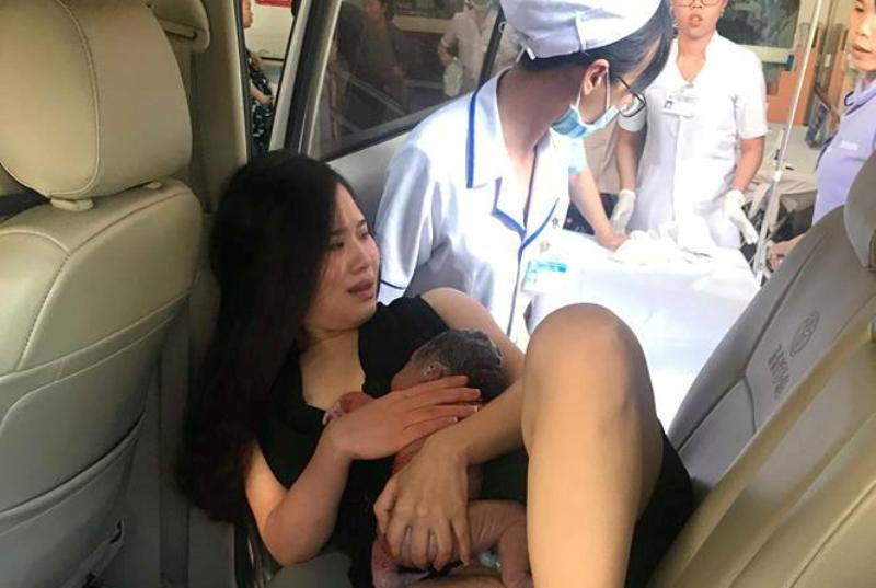 Sản phụ vừa "đẻ rơi" con trên taxi sáng ngày 11/1
