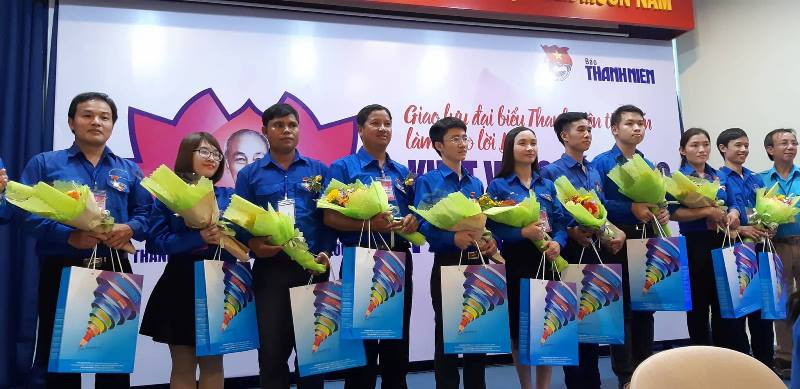 Đại diện gương thanh niên tiên tiến làm theo lời Bác