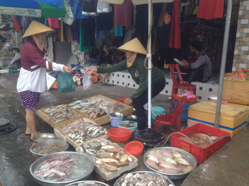 Thủy hải sản tươi sống đắt hàng sau tết