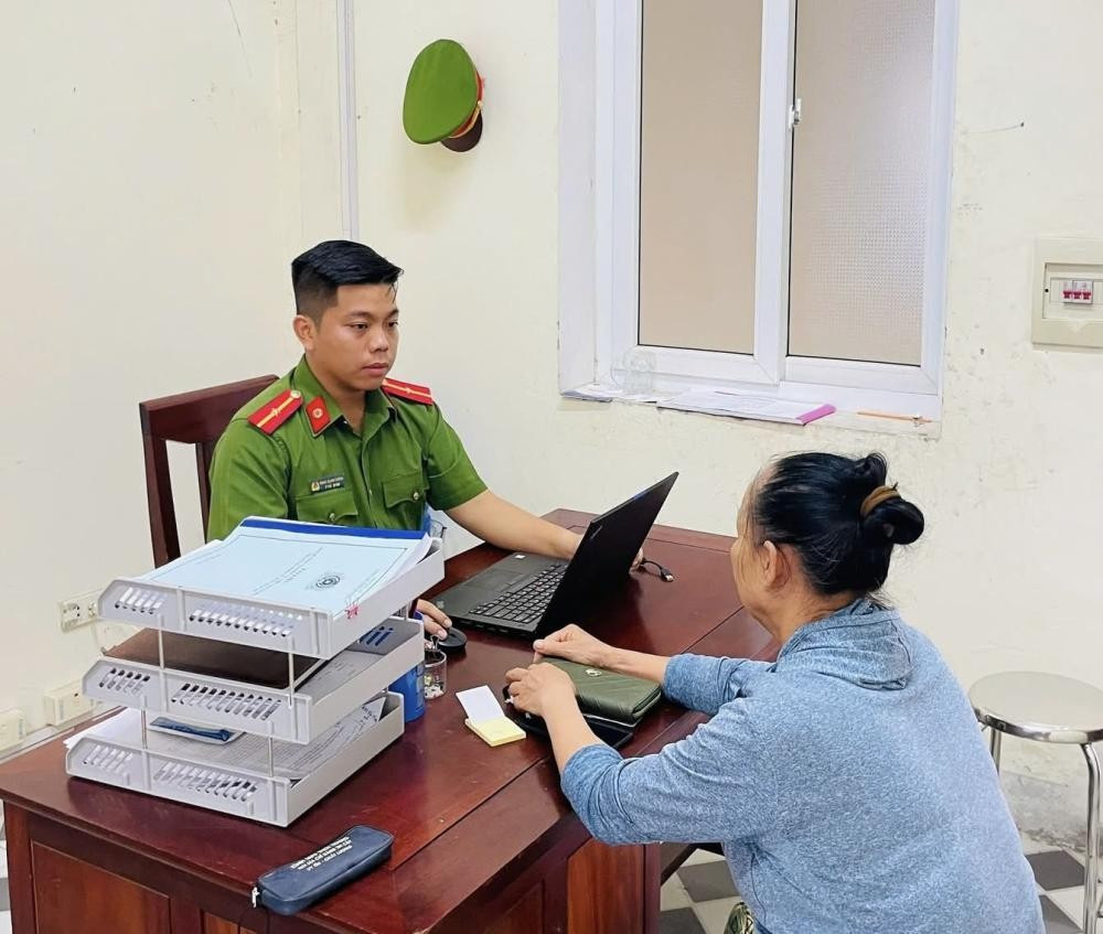 Người phụ nữ bị 'bắt cóc online', ép vào phóng kín hơn 1 ngày