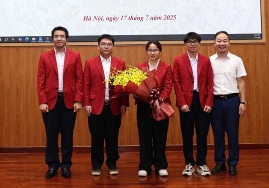 Đội tuyển quốc gia Việt Nam trong lễ xuất quân tham dự Olympic Sinh học Quốc tế (IBO) năm 2025. xua.jpg
