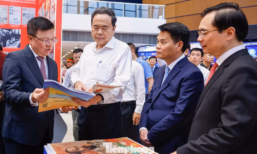 Chủ tịch Quốc hội Trần Thanh Mẫn động viên đội ngũ những người làm báo