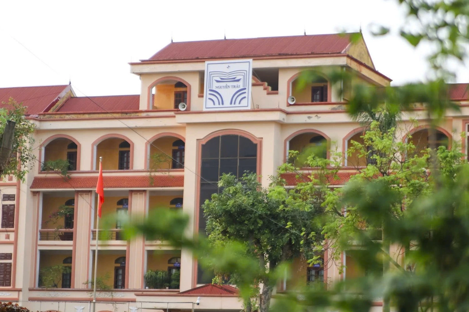 THPT Chuyên Nguyễn Trãi Lập Kỷ Lục Với 3 Thủ Khoa Quốc Gia Và 98 Giải Học Sinh Giỏi