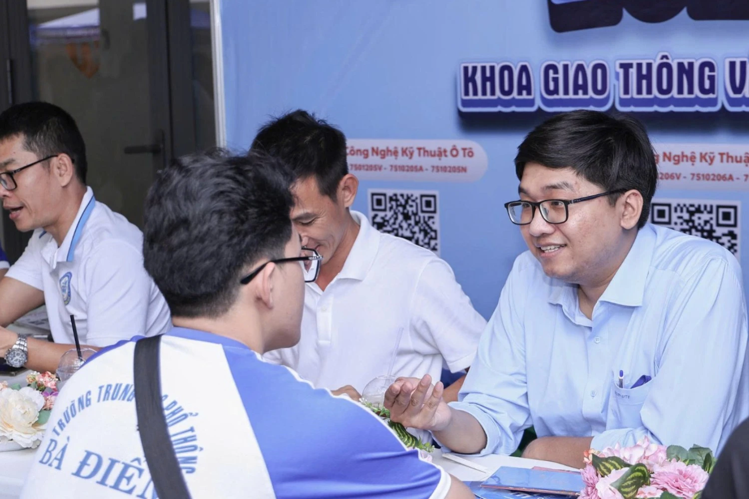 Năm 2026: Các Trường Đại Học Lớn Tại TP.HCM Chuyển Mạnh Sang Xét Tuyển Tổng Hợp