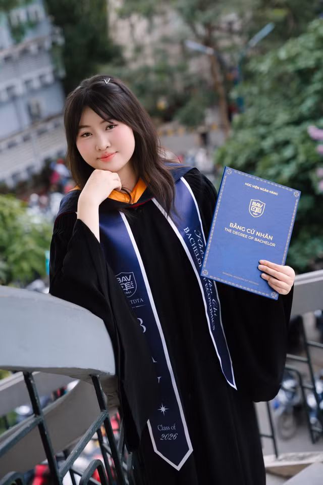 Nữ sinh Ngân hàng tốt nghiệp Xuất sắc, chinh phục danh hiệu 'Sinh viên 5 tốt' cấp Trung ương