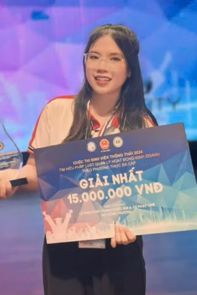 Nữ sinh ngành Luật tốt nghiệp GPA 3.99/4.0: Lúc nào cũng đeo ba lô và đi rất nhanh vì ‘luôn có việc để làm’ 