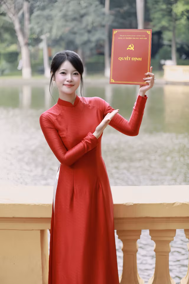 Nữ đảng viên trẻ và hành trình rèn luyện từ giảng đường đến sân khấu