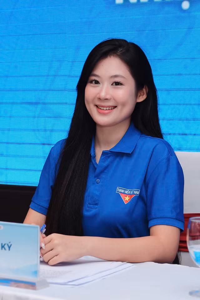 Hành trình vượt qua giới hạn bản thân đến danh hiệu Á khôi 2 'Duyên dáng Sinh viên Việt Nam' của nữ sinh UEB 