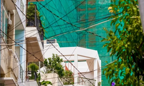 Lấy sáng cho nhà ống bằng thiết kế mặt tiền thú vị