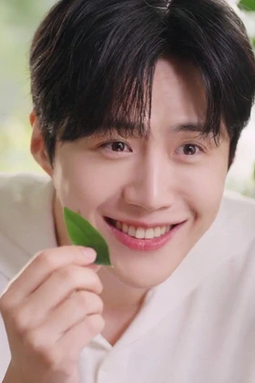 Kim Seon Ho 2 lần thoại phim vận vào người, vượt nạn như Tổ trưởng Hong - Joo Ho Jin