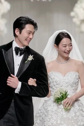 Kim Woo Bin - Shin Min Ah hoạt động năng suất sau hôn lễ, quảng cáo "tằng tằng"
