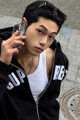 Trai đẹp Single's Inferno mùa 5 "gây bão" chỉ với một khoảnh khắc kéo áo là ai?