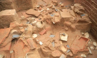 Khai quật mộ cổ gần 2 nghìn năm, phát hiện nhiều hiện vật