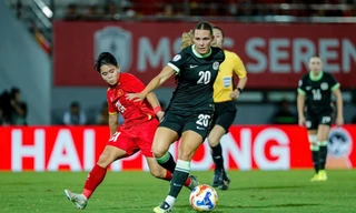 Đội tuyển nữ Việt Nam không thể tạo bất ngờ trước đối thủ vượt trội về thể hình, thể lực và sẽ gặp Thái Lan ở trận tranh hạng Ba. 