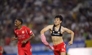 Hành vi cởi áo ăn mừng có thể dẫn đến thẻ phạt không đáng có, ảnh hưởng đến nỗ lực của cả tập thể. (ảnh Như Ý)