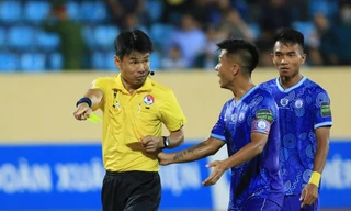 Trọng tài lâu lâu lại thành điểm nóng ở V-League dù VFF, VPF đã áp dụng công nghệ VAR. 