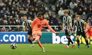 Yamal ghi bàn phút bù giờ, Barcelona thoát hiểm trên sân Newcastle