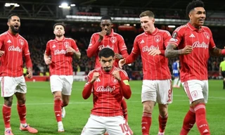 As Roma và Aston Villa thua sốc, Nottingham tạo lịch sử ở Europa League