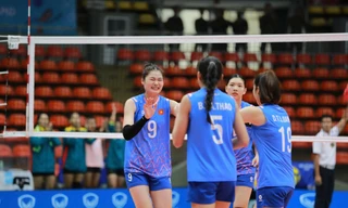 Bóng chuyền nữ Việt Nam áp đảo Myanmar trong ngày ra quân SEA Games 33