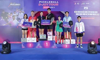 Võ Trà Giang (ngoài cùng bên trái) gặt hái nhiều thành tích ở các sân chơi Pickleball 