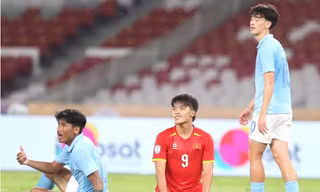 Nguyễn Quốc Việt và các đồng đội lỡ nhiều cơ hội ở giải U23 Đông Nam Á (ảnh Hữu Phạm)