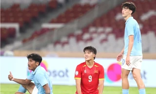Nguyễn Quốc Việt và các đồng đội lỡ nhiều cơ hội ở giải U23 Đông Nam Á (ảnh Hữu Phạm)