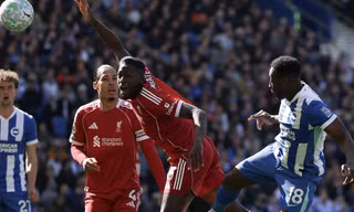HIGHLIGHTS: Liverpool thua sốc Brighton, lỡ cơ hội bám đuổi MU 